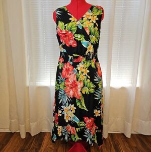 CW Classics Black Tropical Floral High-Lo Maxi Dress with Vibrant Blooms